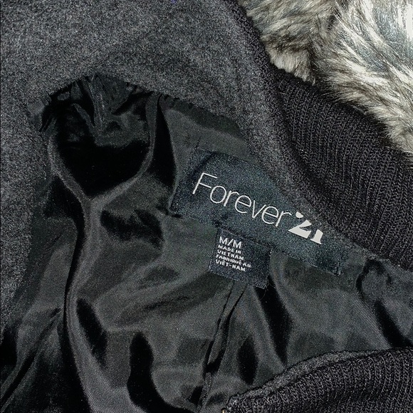 Forever 21 jacket with fur trimming - Picture 3 of 7